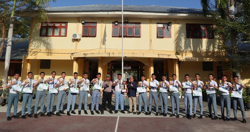 SMA Terpadu Wira Bhakti Sabet Juara 1 Lomba Kreasi Baris Berbaris