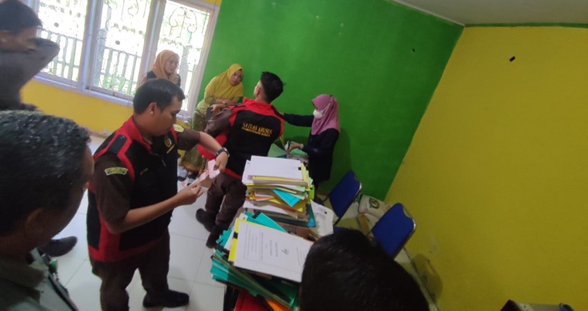 Kejari Pohuwato Geledah Kantor Desa Buntulia Barat