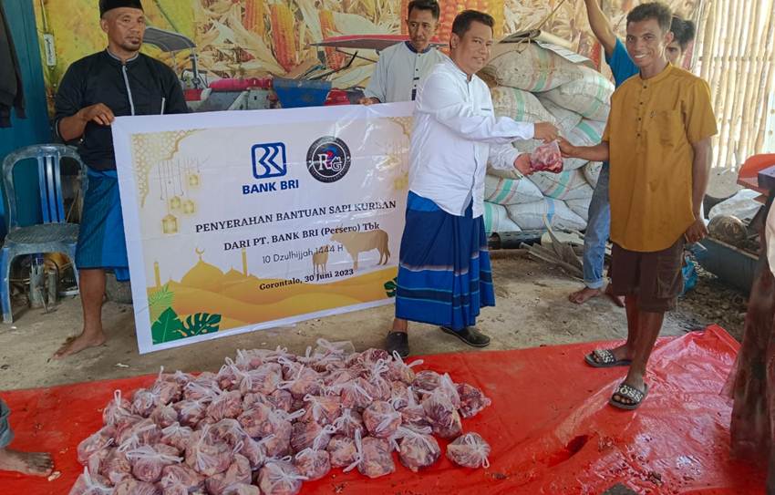 BRI Gorontalo Bagikan 2000 Paket Daging Sapi