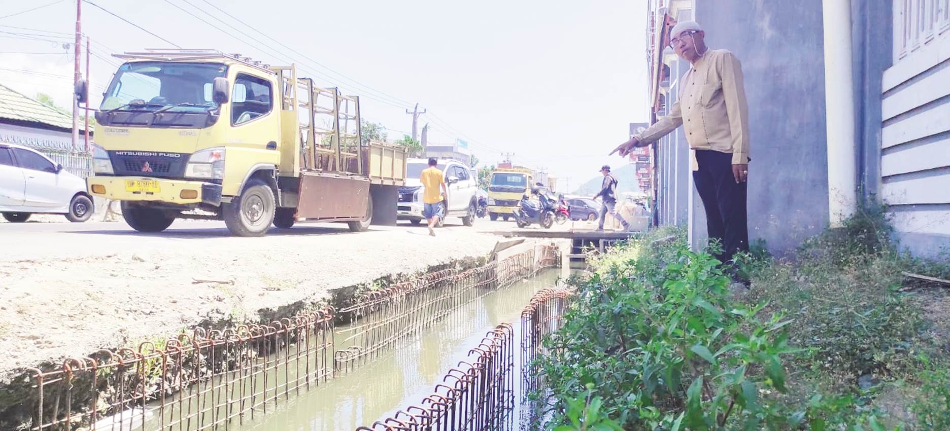 Proyek pembangunan drainase di kawasan Eks Jalan Panjaitan kota Gorontalo yang saat ini masih terus digenjot pengerjaannya masih sudah dalam tahap penyidikan Polda Gorontalo. Foto: Roy/Gorontalo Post)