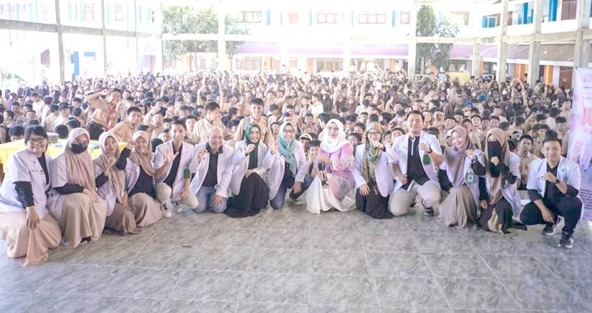 Foto bersama usai pelaksanaan sosialisasi HIV AIDS di SMP N 1 Kota Gorontalo