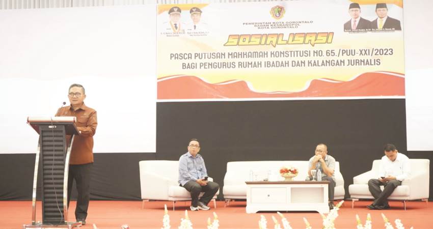 Wali Kota Gorontalo, Marten Taha ketika memberikan arahan pada penyuluhan imam masjid se-Kota Gorontalo, Senin (12/11/2023).