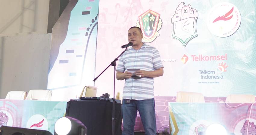 Staf ahli wali kota, Abdulhafidz Daud ketika memberikan sambutan pada penutupan kegiiatan invitasi olahraga pelajar, Sabtu (4/12/2023) malam. (Foto: Prokopim)