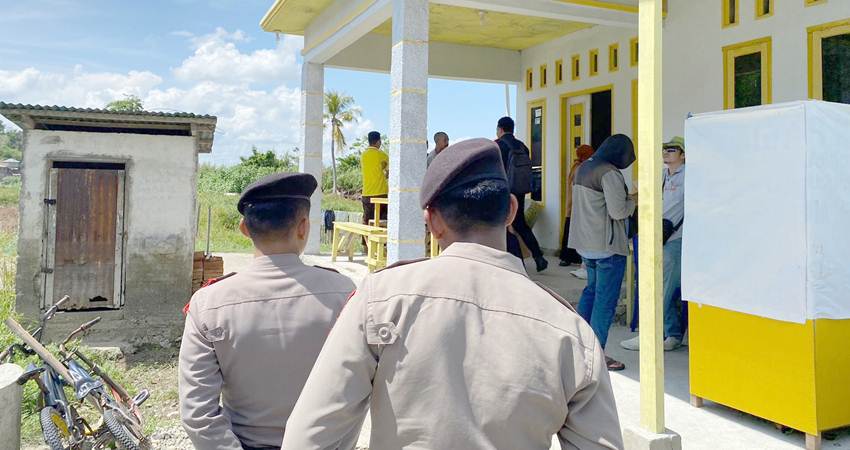 Personel Polresta Gorontalo Kota melakukan pengamanan kampanye door to door yang dilaksanakan di 85 titik.