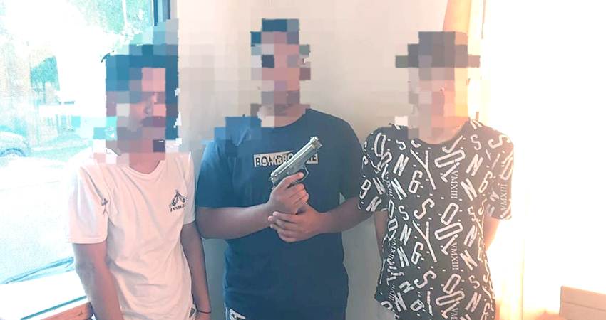 Tiga lelaki pranggang yang diduga telah melakukan penganiayaan dengan menggunakan Senjata Api (Senpi) mainan jenis Pistol macis, diamankan oleh Tim Rajawali Satuan Reskrim Polresta Gorontalo Kota.