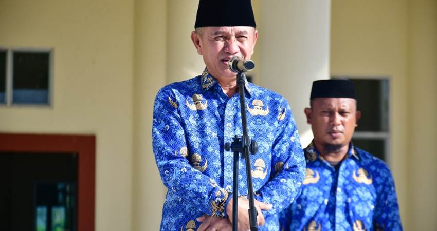 Bupati Saipul A. Mbuinga saat memberikan sambutan pada apel Korpri, Senin (18/12/2023). Foto : Iwan Karim/humas