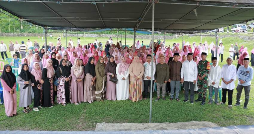 Wakil Bupati Suharsi Igirisa, saat hadir dalam majelis taklim dalam peringatan HUT Desa Tuweya, Selasa (26/12/2023). Foto : Rajak/Humas.