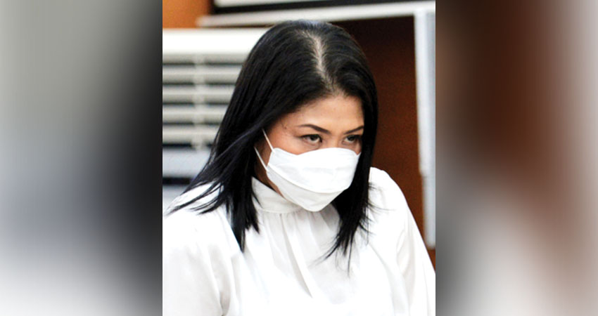 Terdakwa kasus pembunuhan berencana Brigadir Nofriansyah Yosua Hutabarat, Putri Candrawathi bersiap menjalani sidang vonis di Pengadilan Negeri Jakarta Selatan, Senin (13/2/2023).