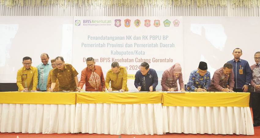Suasana penandatanganan naskah nota kesepakatan dan rencana kerja antara pemerintah daerah se Provinsi Gorontalo dengan BPJS Kesehatan, Senin (18/12/2023) di GPCC.