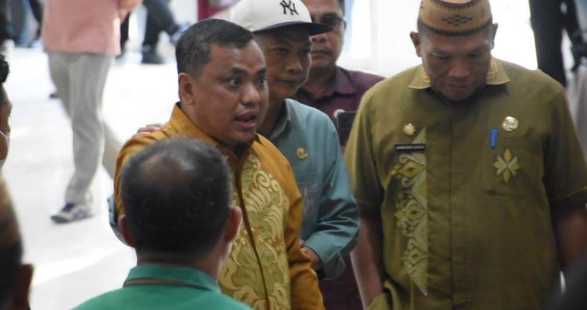 Potongan video Wabup Kabupaten Gorontalo Hendra Hemeto tengah marah-marah pada prosesi pelantikan pejabat struktural di lingkungan Pemerintah Kabupaten Gorontalo, Kamis (14/12/2023).