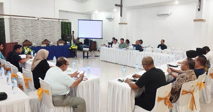 Pertemuan DPRD Provinsi Gorontalo Komsi 1 Komisi I DPRD Provinsi Gorontalo dan PT Biomasa Jaya Abadi (BJA) di ruang meeting Marina Beach Hotel Marisa. Selasa(16/1/2024) FOTO:NATHA/GORONTALO POST