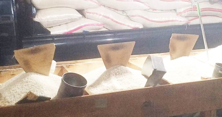Beras yang dijual di salah satu lapak di Kota Gorontalo.