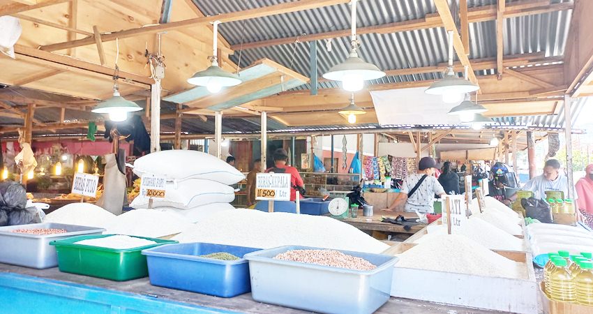 Beras yang dijual di salah satu lapak di Kota Gorontalo.