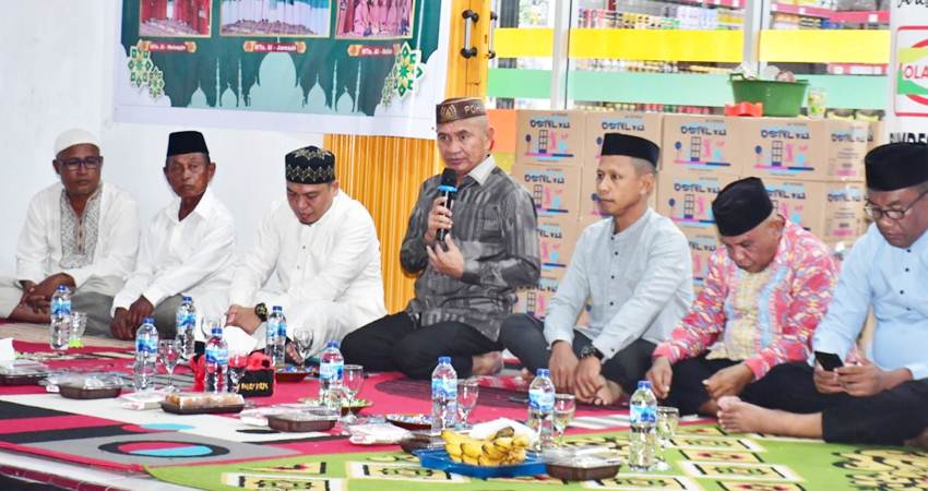 Bupati Saipul A. Mbuinga saat menghadiri Zikir dan tausiah di Kecamatan Dengilo, Sabtu, (30/12/2023) malam. Foto : Iwan/Humas.