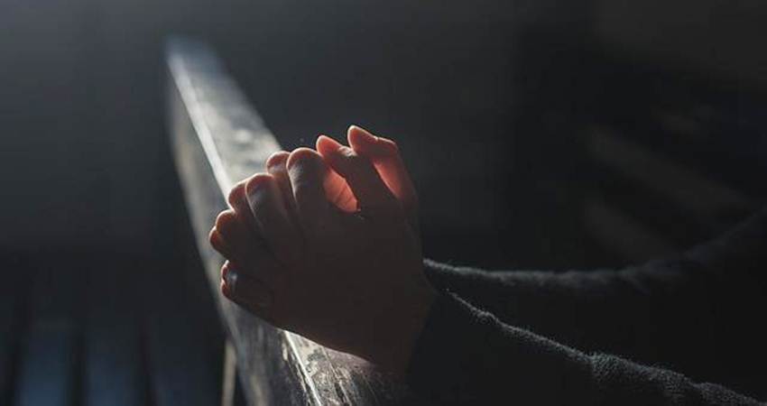 Ilustrasi/Beribadah di Gereja-Pixabay-