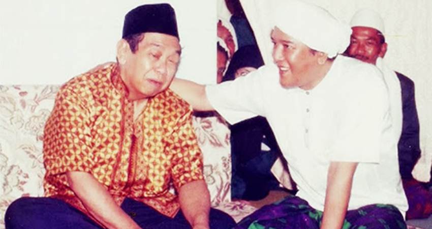 Tuan Guru Sekumpul dalam sebuah kesempatan bersama Gus Dur.--