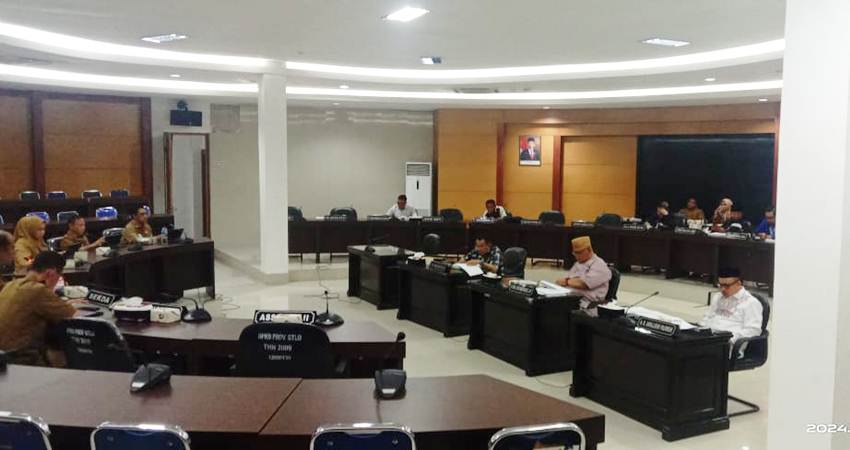 Rapat Badan Anggaran (Banggar) bersama tim anggaran pemerintah daerah (TAPD) membahas evaluasi kemendagri atas APBD 2024, Selasa (2/1).