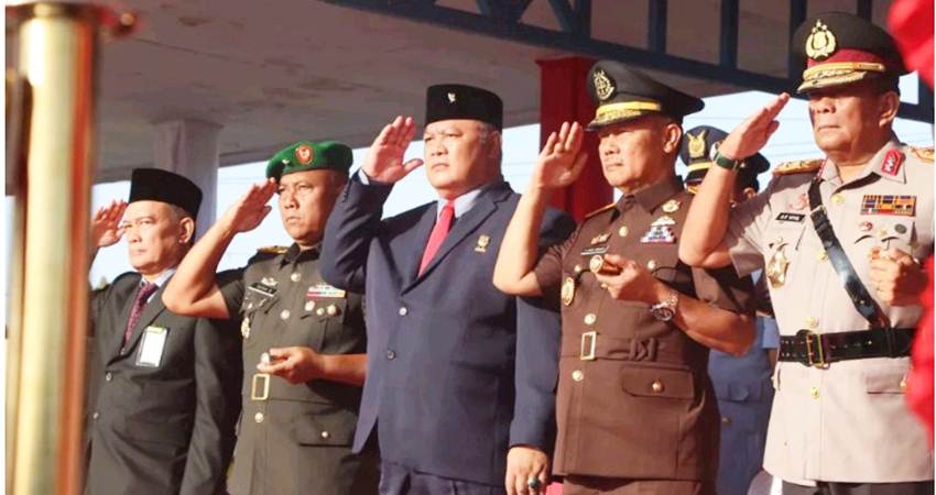 Wakil Ketua Deprov Gorontalo Kris Wartabone, saat menghadiri upacara peringatan hari patriotik 23 Januari di lapangan Desa Duano, Kecamatan Suwawa, Kabupaten Bone Bolango, Selasa (23/1).