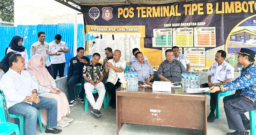 Komisi III Deprov Gorontalo yang dipimpin Ketua Deprov Paris Jusuf meninjau persiapan pembangunan proyek terminal tipe B Limboto, Rabu (17/1).