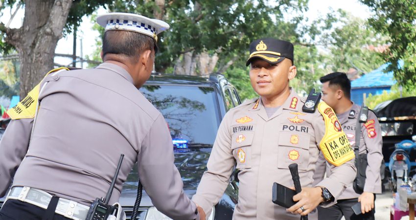 Kapolresta Gorontalo Kota, Kombes Pol. Dr. Ade Permana,S.I.K,M.H memantau langsung pelaksanaan pengamanan yang dilakukan oleh seluruh fungsi, saat kampanye di Lapangan Buladu, Kota Gorontalo.