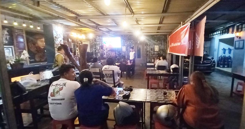 #CARI_AMAN : Edukasi keselamatan berkendara yang digelar PT. DAW kepada komunitas Honda PCX Club Indonesia (HPCI) Manadi, pekan lalu. (foto : dok / daw)