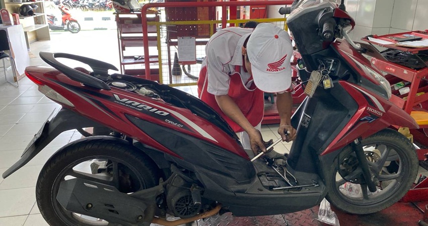 Penting! Periksa 7 Bagian Motor Honda Anda Sebelum Berkendara Saat Musim Hujan