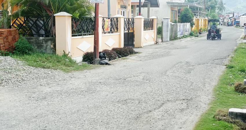 Kondisi Jalan Jakarta yang banyak lubang, dikeluhkan oleh masyarakat, khususnya pengguna jalan.