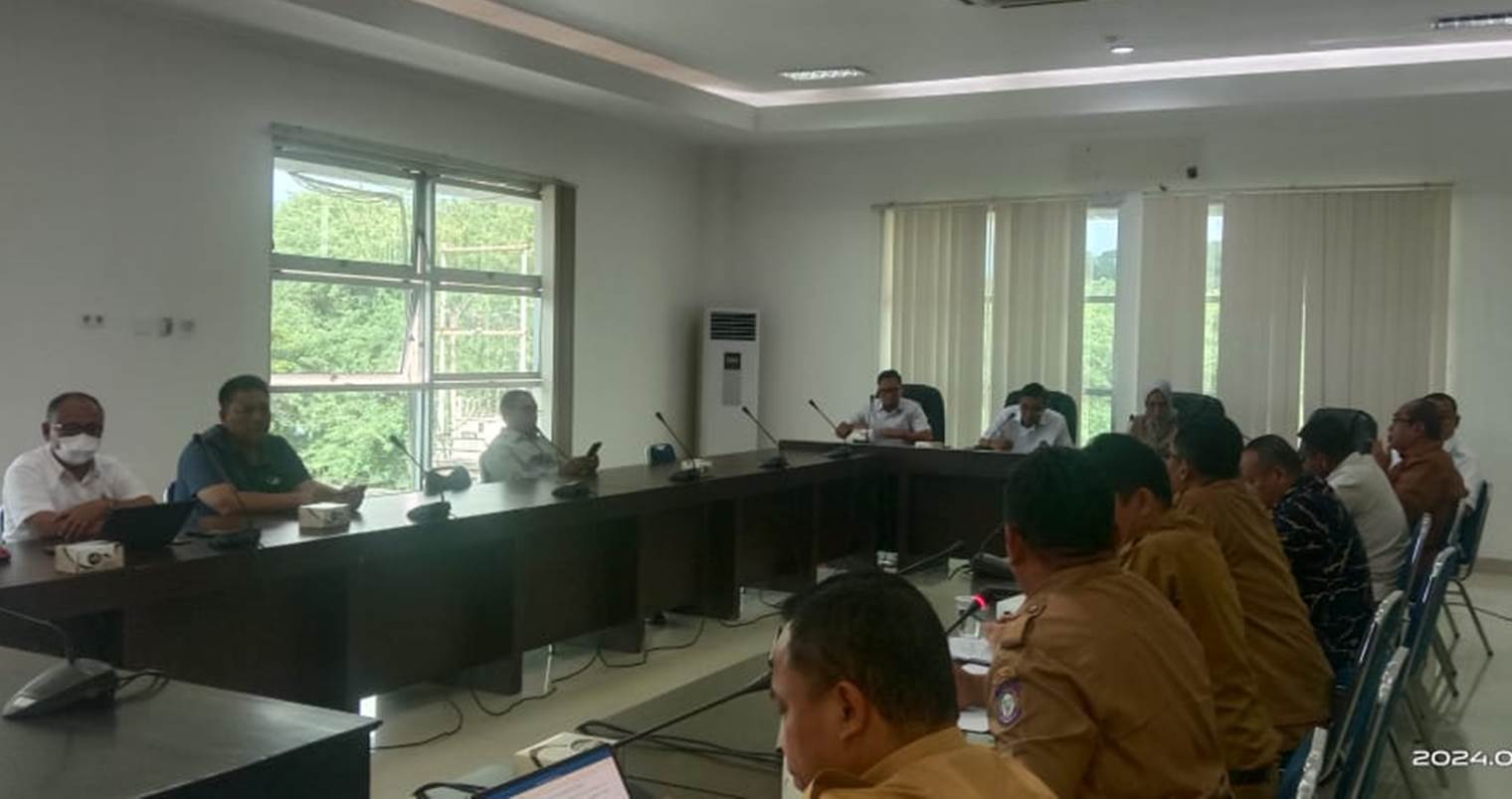 Rapat dengar pendapat Komisi I Deprov Gorontalo bersama pimpinan tiga perusahaan yang bergerak di sektor perkebunan dan kehutanan di Pohuwato bersama dinas teknis Pemprov, kemarin (2/1).