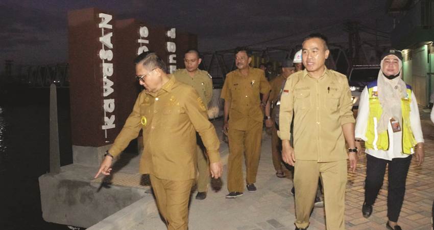 Wali Kota Gorontalo, Marten Taha ketika meninjau Santorini beberapa waktu lalu. (Foto: Prokopim)