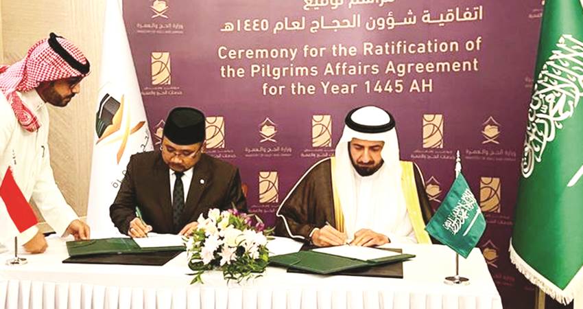 Menteri Agama Yaqut Cholil Qoumas dan Menteri Haji dan Umrah Arab Saudi Tawfiq F. Al-Rabiah tanda tangani Ta`limatul Hajj di Jeddah.