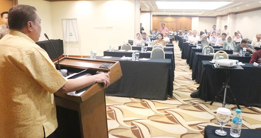 Ketua Deprov Gorontalo Paris Jusuf menutup kegiatan Bimtek pimpinan dan anggota Deprov Gorontalo di hotel milenium, Jakarta, kemarin (28/2).