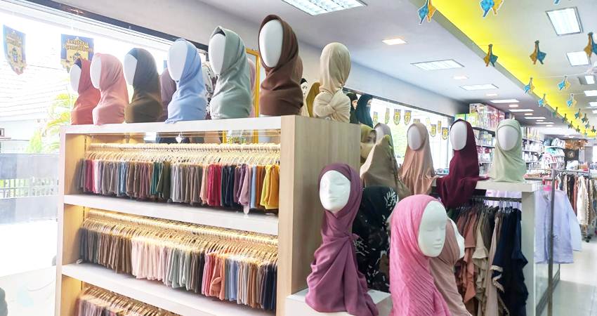 Jilbab yang dijual di salah satu toko di Kota Gorontalo