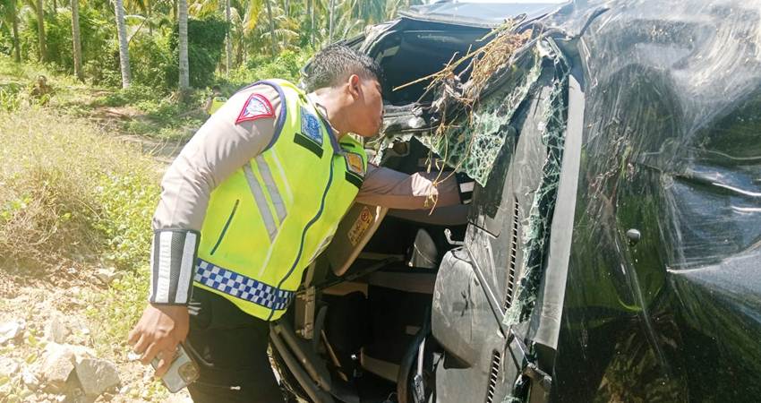 Camat Marisa mengalami kecalakaan lalu lintas tunggal saat melintas di Jalan Perusahaan PT PETS, Desa Hulawa, Kecamatan Buntulia.