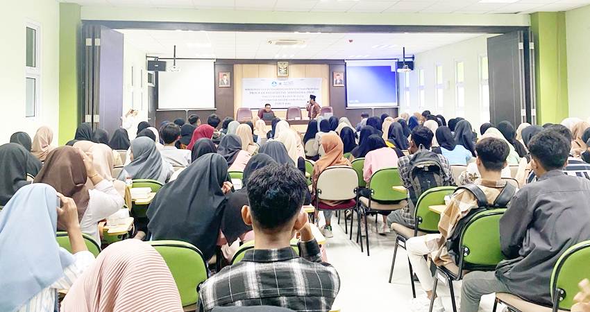 ANTUSIAS PKM : Pelaksanaan sosialisasi penyusunan proposal PKM yang diselenggarakan FSB UNG, Senin (19/2). (foto : Ahmad Badu / bastrasia / gorontalo post)