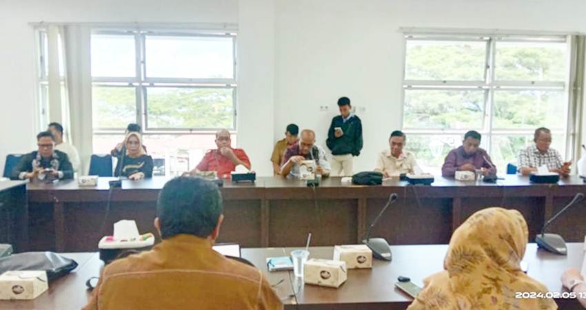 Rapat kerja Komisi I Deprov Gorontalo dengan KPU Provinsi, Dinas Kesehatan dan BPJS kesehatan membahas dukungan kesehatan untuk petugas KPPS, di Deprov Gorontalo, kemarin (5/2).