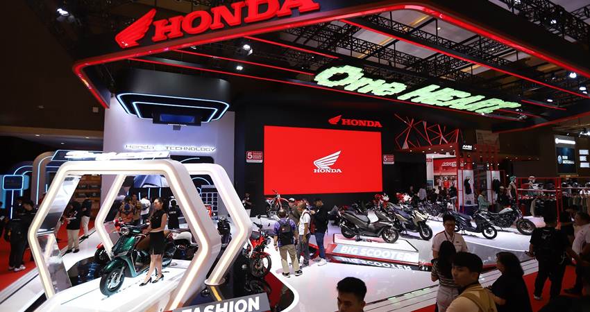 Tampil Perdana, New Honda Stylo 160 Siap Pikat Pengunjung IIMS 2024