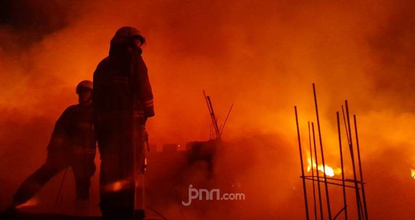 Ilustrasi kebakaran. Foto: Kenny Kurnia Putra/JPNN.com