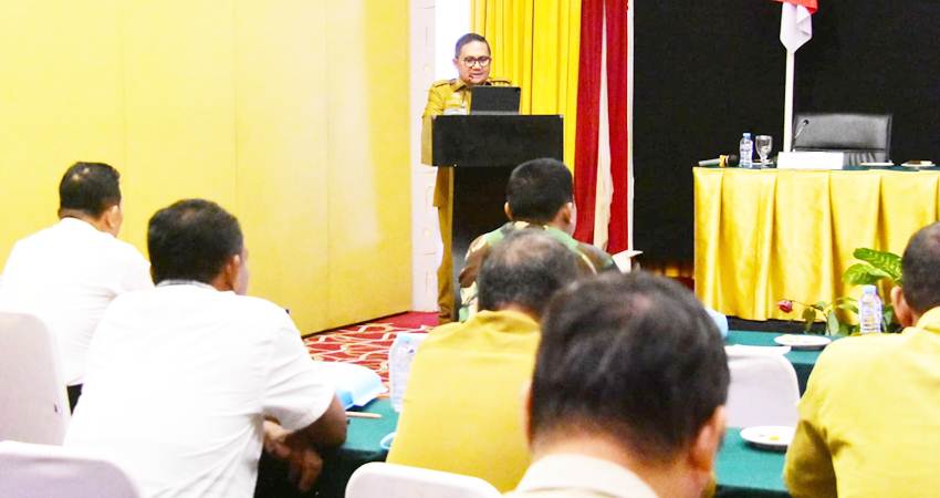 Wali Kota Gorontalo, Marten Taha ketika memberikan sambutan pada kegiatan Rakor pengembangan dan pembinaan tanggap ancaman bahaya narkoba di wilayah Kota Gorontalo Senin (19/2/2024).