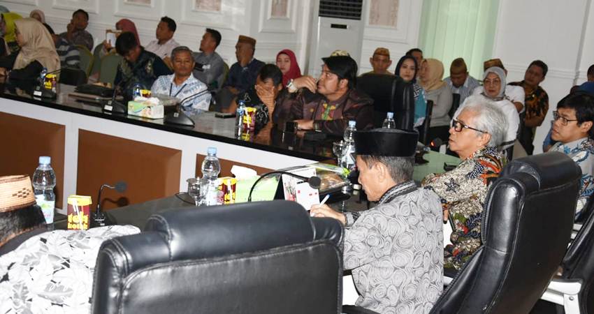 AUDIENSI. Bupati Gorontalo Nelson Pomalingo saat melakukan entre meeting dengan BPK Perwakilan Gorontalo