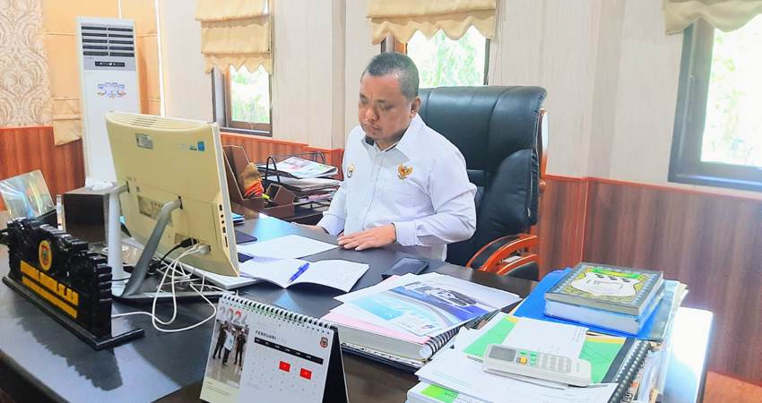 BUKA. Wakil Bupati Hendra S Hemeto saat membuka musrenbang di Kecamatan Telaga jaya melalui daring