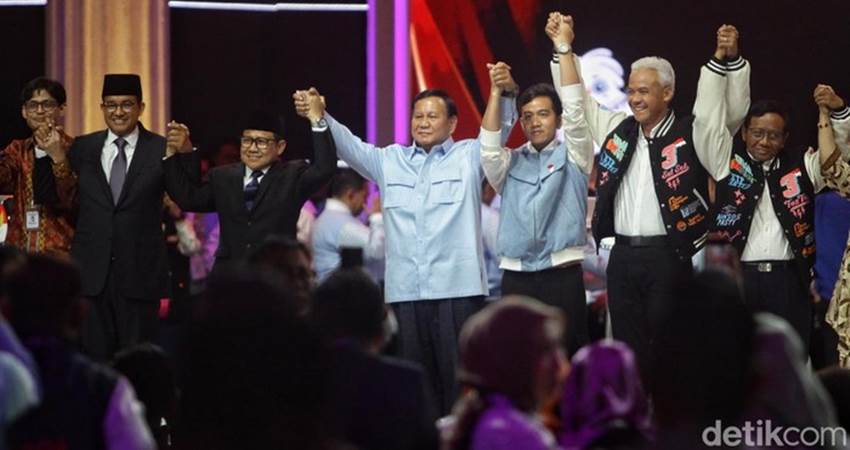Kebersamaan para Capres-Cawapres usai mengikuti debat pamungkas Pilpres 2024 yang berlangsung tadi malam.
