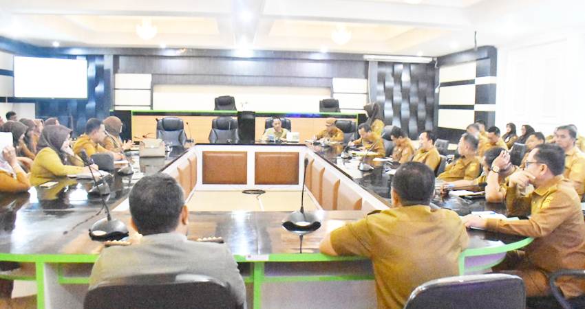 RAPIM.Suasana rapat pimpinan yang dihadiri oleh seluruh pimpinan OPD dan camat.