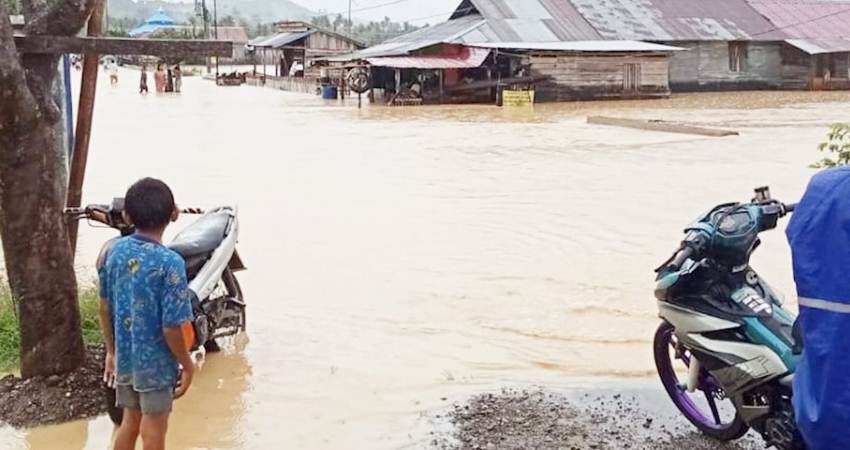 Rumah warga terendam banjir di Kabupaten Buol, Ahad (3/3). (foto : dok / BPBD Sulteng)