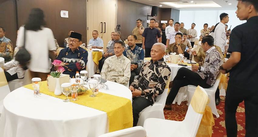 BUKBER. Bupati Gorontalo Nelson Pomalingo saat menghadiri pelaksanaan buka puasa bersama bupati lainnya.