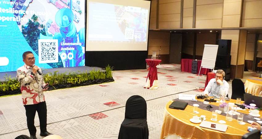 Wali Kota Gorontalo, Marten Taha ketika menghadiri kegiatan panel ahli dan pelatihan tematik CRIC yang mengangkat tema Building City Resilience through Triangular Cooperation, Rabu (6/3/2024) di Makassar. (Foto: Prokopim)