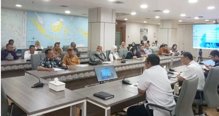 Tim Pansus LKPJ Gubernur 2023 yang dipimpin langsung Ketua Deprov Paris Jusuf berkonsultasi di Kementerian Perhubungan kemarin (20/3) menyangkut masalah lahan Bandara Djalaludin Gorontalo. (Pendamping)