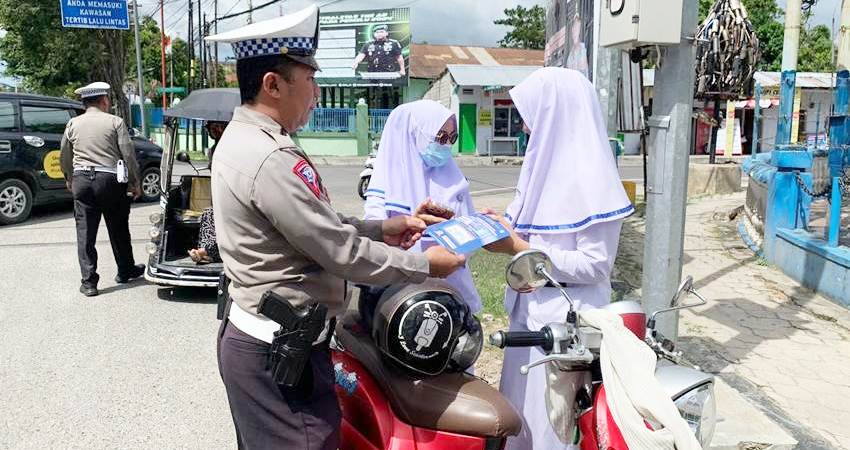 Kurang lebih ada delapan teguran yang dikeluarkan oleh Satuan Lalu Lintas Polresta Gorontalo Kota pada pelaksanaan operasi Kewilayahan Keselamatan Otanaha 2024. (F. Zulkifli/ Gorontalo Post)