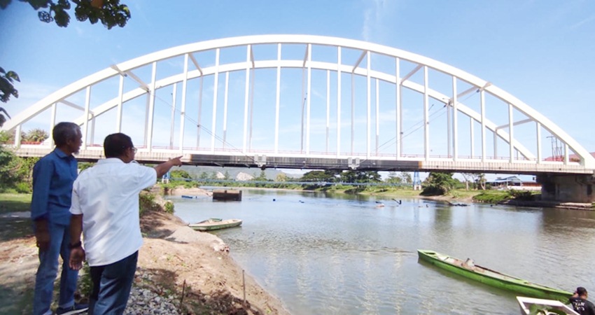 Jembatan Talumolo II Kota Gorontalo saat ini telah digunakan kembali setelah beberapa waktu lalu dilakukan preservasi oleh pihak BPJN Gorontalo. (Foto: Roy/Gorontalo Post).