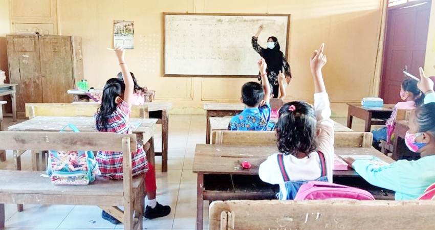 Para guru honorer berpeluang menjadi PPPK agar kesejahteraan meningkat. (Ilustrasi Foto: Ama for JPNN.com)