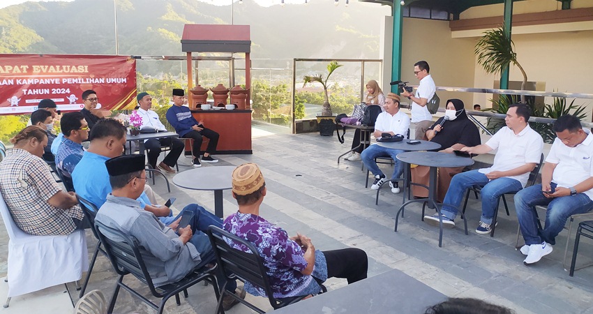 KPU Bonbol bersama parpol dan sejumlah stakeholder lainnya raoat evaluasi kampanye yang diisi ceramah dan buka bersama. (Foto Caisar/GP)